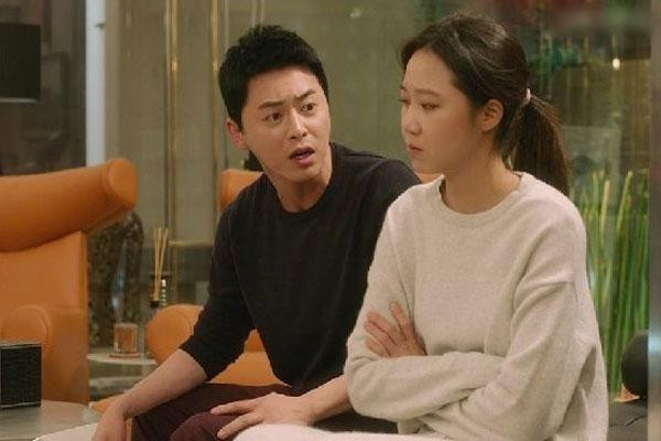 Thay vo mang xe di ban, chong noi con thinh no nhung danh cam lang-Hinh-2