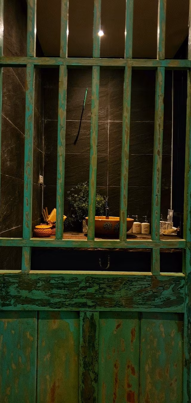 Ngôi nhà ‘thuận tự nhiên’ ở vùng núi Hòa Bình, nội thất làm từ đồ bỏ đi ảnh 15