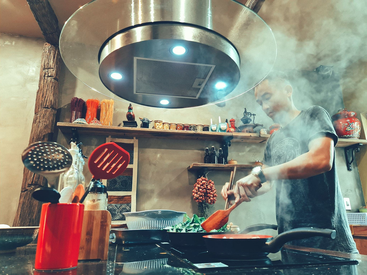 Ngôi nhà ‘thuận tự nhiên’ ở vùng núi Hòa Bình, nội thất làm từ đồ bỏ đi ảnh 9