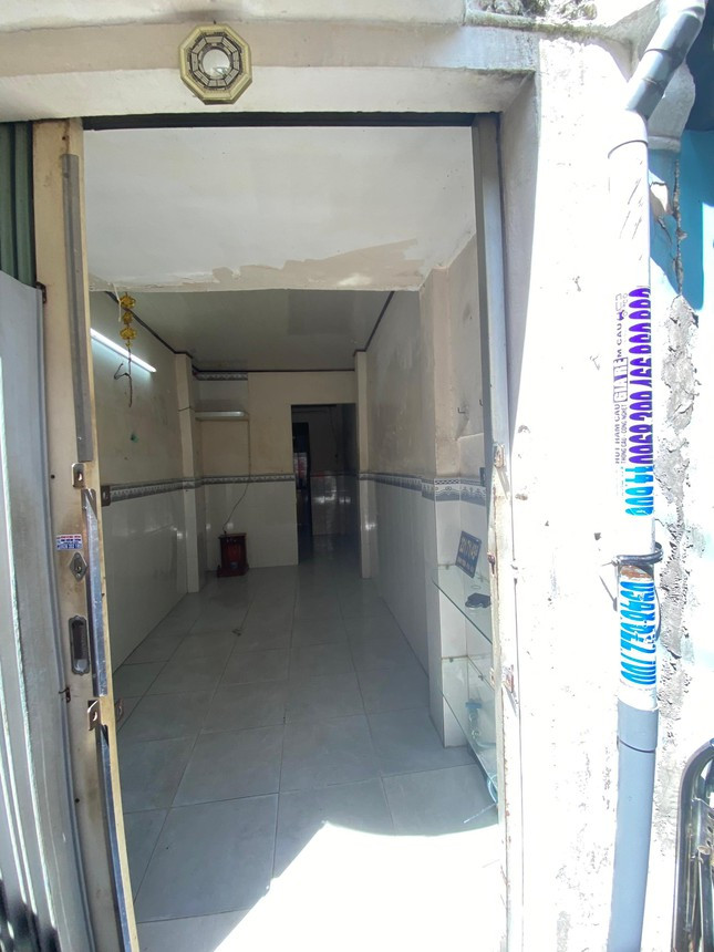 Sau khi được chuyển nhượng lại, chị P đã nhờ một kiến trúc sư (KTS) trẻ sửa chữa và cải tạo lại căn nhà.