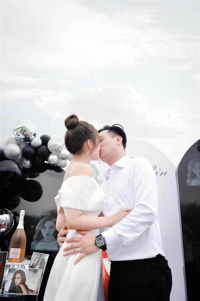 Trai dep 'Pho Trong Lang' Anh Tuan cau hon ban gai-Hinh-3