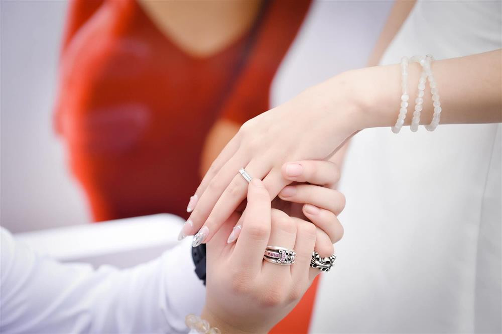 Trai dep 'Pho Trong Lang' Anh Tuan cau hon ban gai-Hinh-2