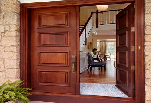 Cửa ra vào. Cửa ra vào được ví như cổ họng của cơ thể con người, tác dụng phong thủy của nó rất quan trọng. Trần hành lang nên cao chứ không nên thấp, thấp quá sẽ gây cảm giác ngột ngạt cho người ngoài. Khi trang trí sảnh ra vào không được dùng gương kính, gương có phản quang thường không được đối diện với cửa ra vào, sẽ phản chiếu tài khí của gia chủ.