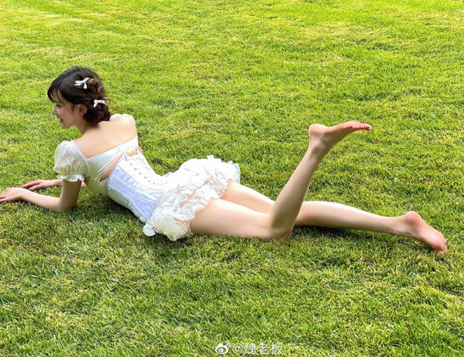 Ngoài yếu tố trang phục thì nhiếp ảnh gia cũng cần phải có con mắt thẩm mỹ cực kỳ tinh tế để bắt được những khoảnh khắc tự nhiên, diễn mà như không của người mẫu.