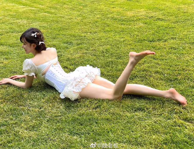 Ngoài yếu tố trang phục thì nhiếp ảnh gia cũng cần phải có con mắt thẩm mỹ cực kỳ tinh tế để bắt được những khoảnh khắc tự nhiên, diễn mà như không của người mẫu.