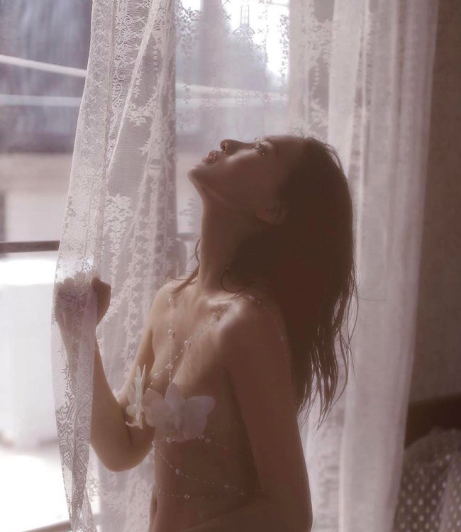 Tuy nhiên, kiểu mặc này sẽ gây ra nhiều ý kiến trái chiều, đặc biệt là không hợp mắt những người khó tính.