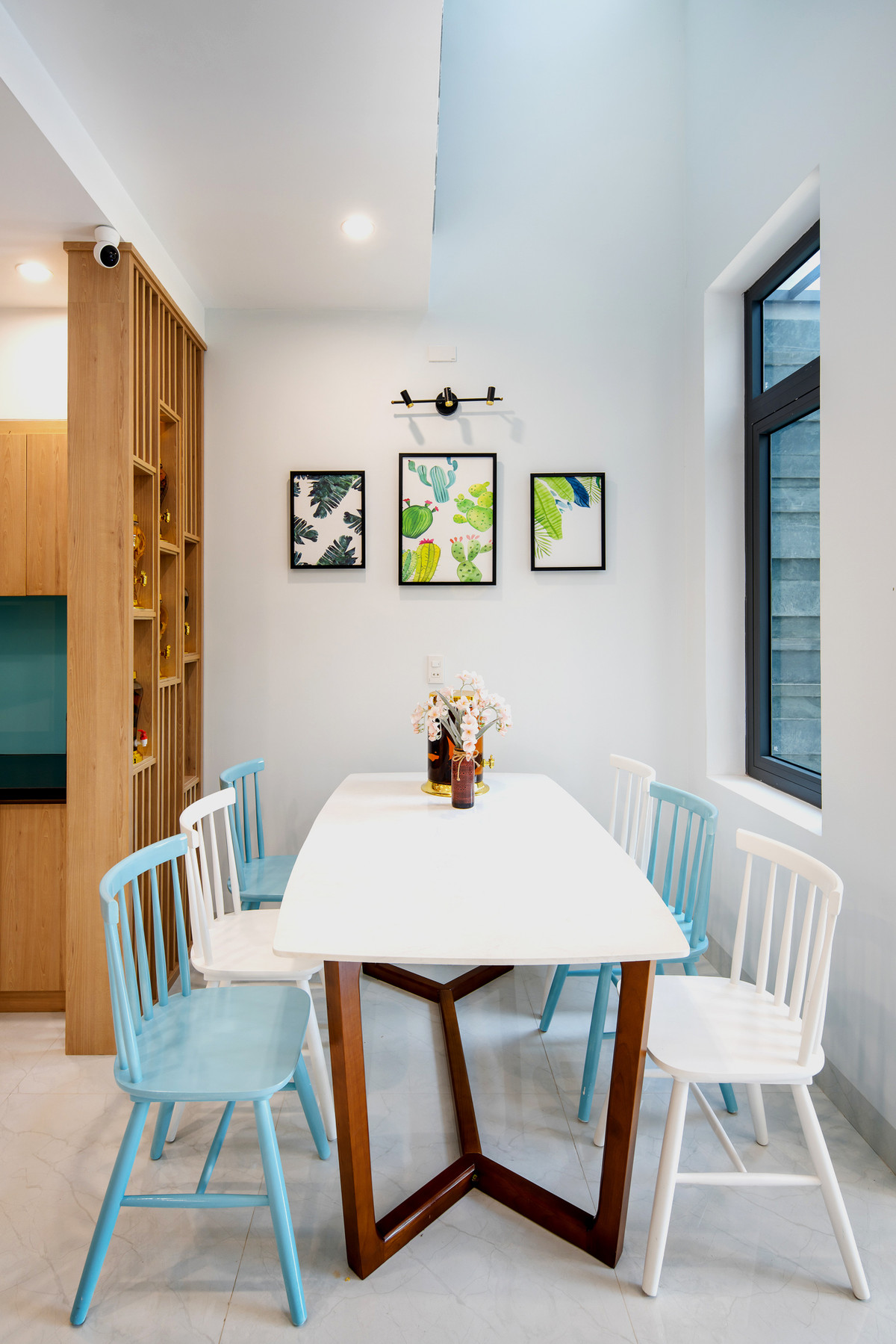 Nhà phố không có giếng trời nhưng sáng, thoáng nhờ thiết kế độc đáo ảnh 12