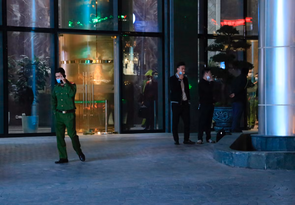 Bộ Công an cho biết việc bắt tạm giam, khởi tố ông Quyết được thực hiện sau khi cơ quan điều tra thực hiện khi xác minh việc Chủ tịch Tập đoàn FLC và các cá nhân liên quan về hành vi thao túng thị trường chứng khoán, che giấu thông tin trong hoạt động chứng khoán xảy ra ngày 10/1. Ảnh: Tuấn Anh.