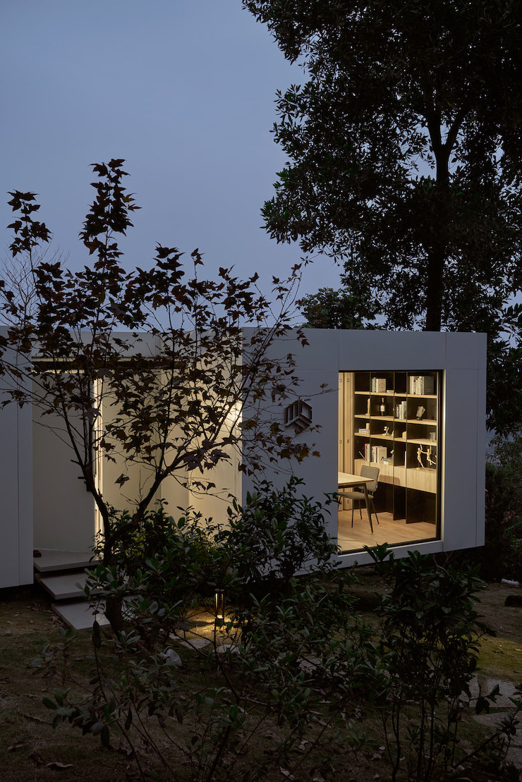 Điều đặc biệt, căn nhà hoàn thành chỉ trong khoảng 30 ngày, trong đó 10 ngày để sản xuất và 20 ngày thi công, lắp đặt, hoàn thiện nội thất. Và tổng chi phí dao động khoảng 1,6 tỷ đồng.