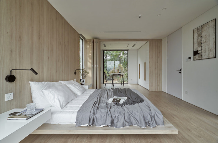 Hiện việc xây dựng nhà theo công nghệ module đang dần được biết đến tại Việt Nam. Các gia đình lựa chọn mô hình xây dựng này cho các ngôi nhà nghỉ dưỡng ở ngoại ô bởi thời gian lắp đặt nhanh chóng, ít ảnh hưởng môi trường tự nhiên và còn dễ dàng tháo dỡ, di chuyển khi cần.