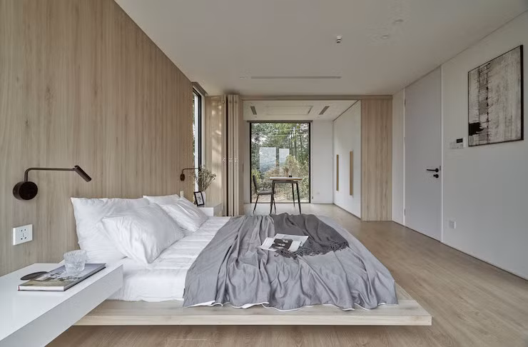 Hiện việc xây dựng nhà theo công nghệ module đang dần được biết đến tại Việt Nam. Các gia đình lựa chọn mô hình xây dựng này cho các ngôi nhà nghỉ dưỡng ở ngoại ô bởi thời gian lắp đặt nhanh chóng, ít ảnh hưởng môi trường tự nhiên và còn dễ dàng tháo dỡ, di chuyển khi cần.