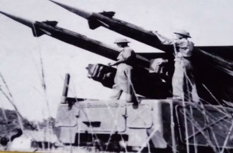 Những năm cuối Kháng chiến chống Mỹ, quân chủng được tiếp nhận tổ hợp phòng không tầm trung S-125 Neva hiện đại, đáng tiếc S-125 về nước khi các chiến dịch tập kích đường không của Mỹ đã kết thúc. Nguồn ảnh: Bảo tàng PK-KQ