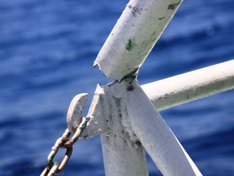 Những ống thép bị đứt gãy.