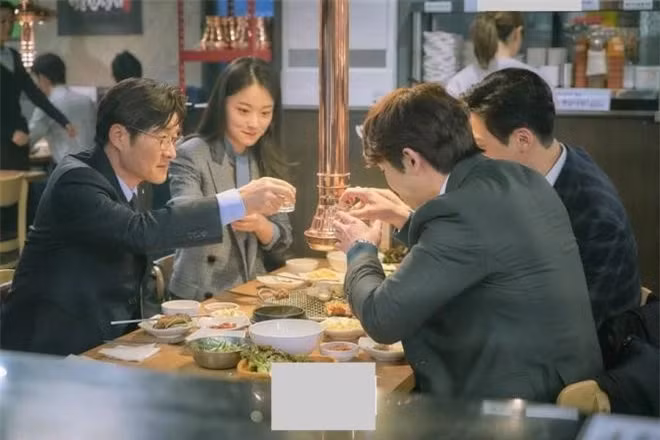 Bi dong nghiep ac y, cau noi cua chong toi khien tat ca cam nin-Hinh-2