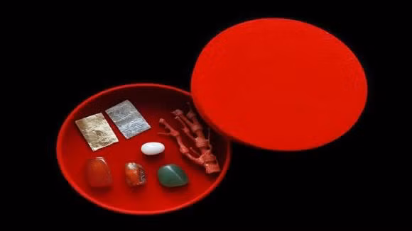 Cot bat huong tren ban tho bao gom nhung thu gi?-Hinh-2