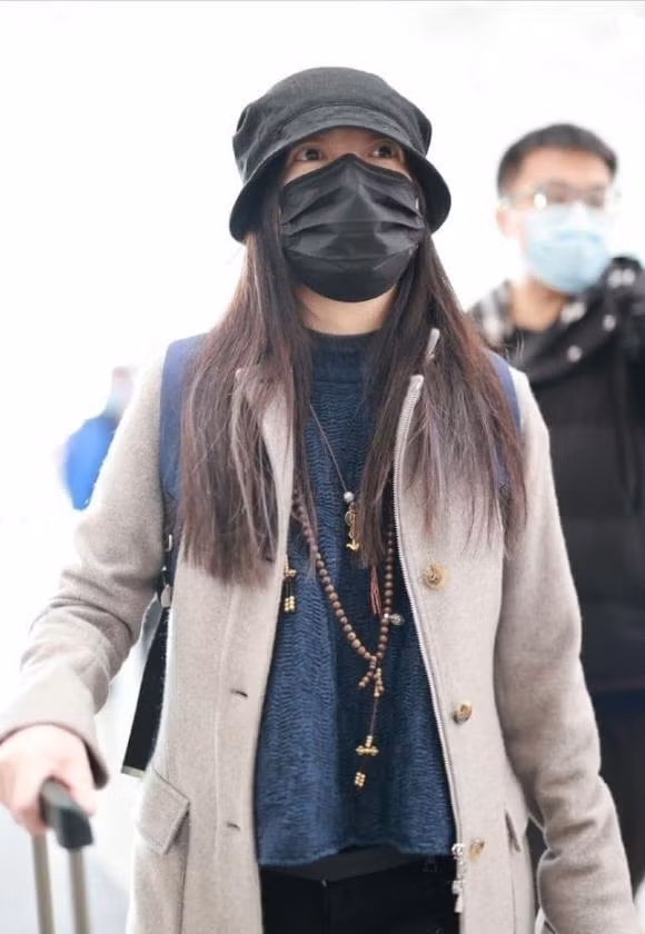 Trieu Vy xuat hien khong trang diem, mat phat tuong vi tang can qua da-Hinh-5