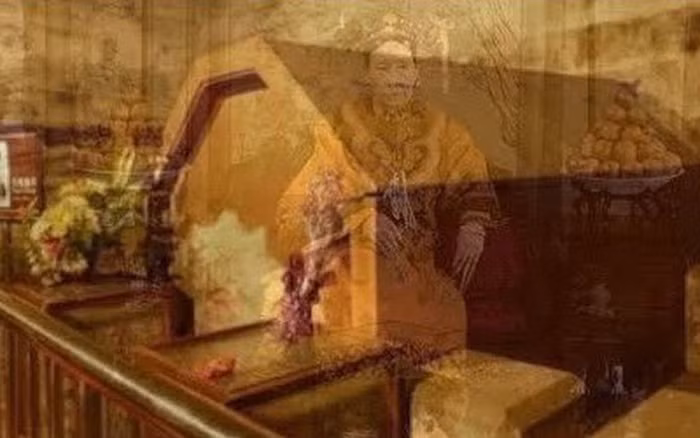 Sau xử lý và khử trùng, thi thể của Từ Hi được chôn lạị và bà có thể yên nghỉ.