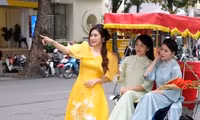 Thiếu nữ Hà thành nô nức diện áo dài đón xuân, thợ ảnh thu nhập cao dịp cận Tết 09/01/2024 Thu Hiền