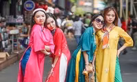 Bạn trẻ TPHCM xúng xính áo dài chụp ảnh xuân 11/01/2024