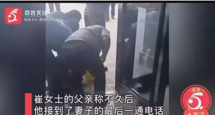 Vut doi giay cua chu, nhan vien ve sinh treo co tu tu-Hinh-2