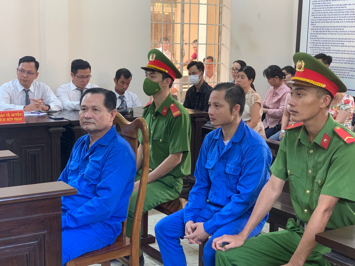 Hai cha con đại gia Thiện Soi lãnh 29 năm tù Hai cha con dai gia Thien Soi lanh 29 nam tu