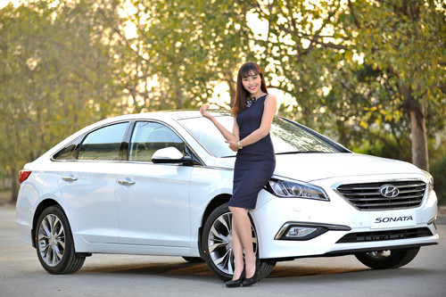 Nhằm mang đến niềm vui tối đa cho khách hàng mua xe Hyundai Sonata 2015 chào đón năm mới, Hyundai Thành Công đưa ra chương trình “Đón Sonata, rước lộc vào nhà”. Theo đó, từ ngày 5/1 đến hết 15/02/2015, khi mua Sonata 2015 tại hệ thống đại lý ủy quyền của Hyundai Thành Công, khách hàng sẽ được tặng ngay 1 thẻ ngân hàng trị giá 30 triệu đồng (có giá trị quy đổi thành tiền mặt).