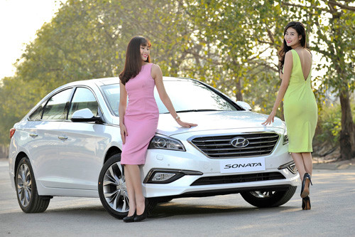 Sonata trang bị động cơ xăng Nu 2.0 MPI, cho công suất cực đại 157ps tại 6.200 vòng/phút, mômen xoắn cực đại 20.0kg.m tại 4.000 vòng/phút. Xe được trang bị hộp số tự động 6 cấp với 3 chế độ chạy khác nhau như thể thao, tiết kiệm và thông thường, mang đến những trải nghiệm vận hành khác nhau.