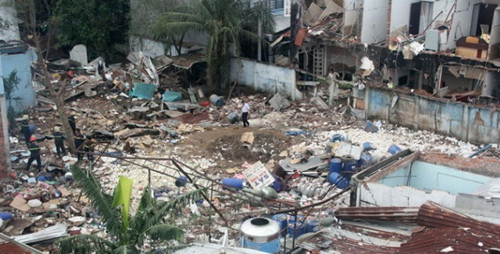 Tan hoang sau vụ nổ tại công ty sản xuất phân bón Đặng Huỳnh ở số 66/2 đường Lê Thị Riêng, quận 12, TPHCM.