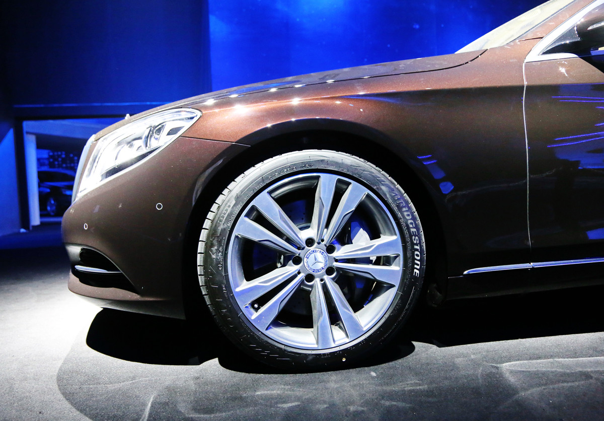 Mâm xe 19 inch 5 chấu kép.