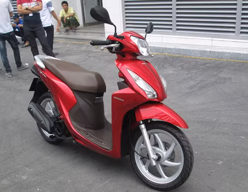 Điểm nhấn công nghệ của Honda Vision 2014 chính là việc áp dụng động cơ thông minh thế hệ mới eSP - có dung tích xi-lanh 110cc, cơ chế làm mát bằng không khí. Việt Nam là thị trường đầu tiên trên thế giới mà Honda áp dụng động cơ eSP 110cc trên xe.