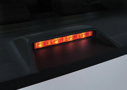 Đèn báo phanh trên cao sử dụng công nghệ LED.