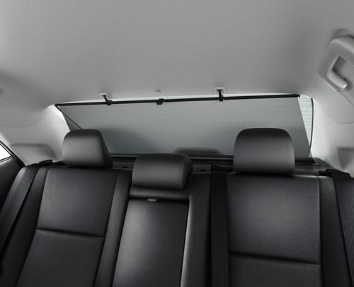 Khoảng cách từ đuôi xe đến trục bánh sau giảm mang lại không gian nội thất rộng rãi hơn, đặc biệt là chỗ để chân hàng ghế sau.