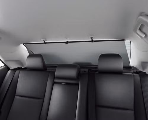 Khoảng cách từ đuôi xe đến trục bánh sau giảm mang lại không gian nội thất rộng rãi hơn, đặc biệt là chỗ để chân hàng ghế sau.