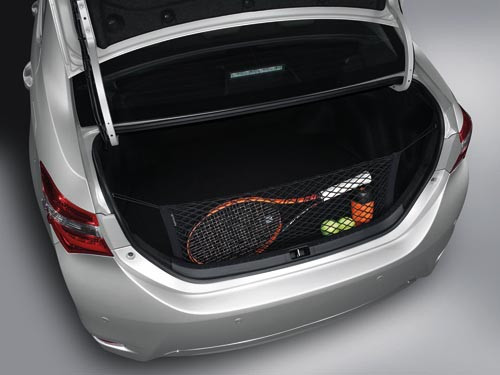 Lưới khoang hành lý được làm từ sợi polyester có tính mềm dẻo, bền. Corolla Altis 2014 có giá bán lẻ (đã bao gồm thuế GTGT) là 944 triệu đồng cho bản 2.0V CVT-i (số tự động vô cấp), 807 triệu đồng cho bản 1.8G CVT (số tự động vô cấp) và 757 triệu đồng cho bản 1.8G MT (số sàn).
