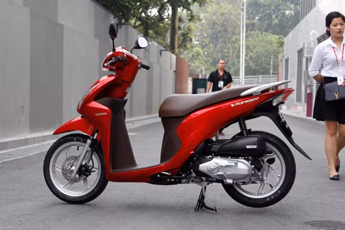 Xe được tích hợp những công nghệ tiên tiến nhất bao gồm hệ thống phun xăng điện tử PGM FI, động cơ tích hợp bộ đề ACG, hệ thống ngắt động cơ tạm thời Idling stop, công nghệ giảm thiểu ma sát. Vision mới có khả năng tiết kiệm đến 29% nhiên liệu so với phiên bản trước.