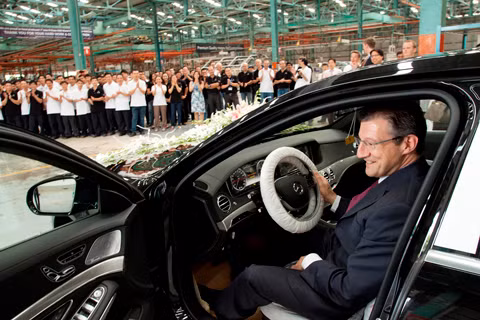 Kham pha “vu khi canh tranh” tren S-Class noi-Hinh-2