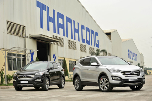 Hyundai SantaFe 2015 được Công ty Cổ phần Ô tô Hyundai Thành Công Việt Nam (HTC) chính thức giới thiệu ra thị trường đúng dịp kỷ niệm 15 năm thành lập Tập đoàn Thành Côngvà đón nhận Huân chương Lao động do Chủ tịch Nước trao tặng.