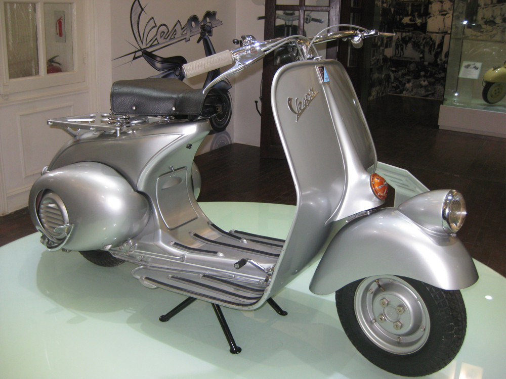 Vespa 98 - mẫu xe nguyên thủy đầu tiên - sẽ được trưng bày trong 20 ngày tại Trung tâm Văn hóa Ý, số 18 Lê Phụng Hiểu, Hà Nội.