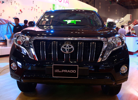 Land Cruiser Prado phiên bản 2014 mang một vóc dáng to lớn và khỏe khoắn điển hình của dòng xe SUV truyền thống.