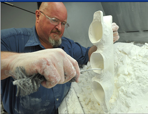 Chuyên gia đang dựng mô hình 3D tại nhà máy của Ford. Nguồn ảnh: Ford.