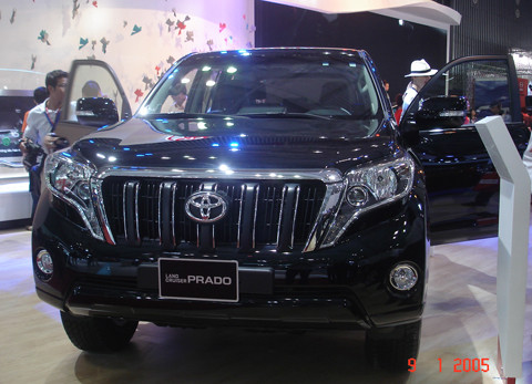 Xe thể thao đa dụng Land Cruiser Prado phiên bản 2014 có thiết kế hiện đại, nội thất rộng rãi đầy tiện dụng cùng tính năng vận hành bền bỉ...