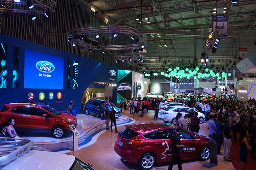 Gian hàng của Ford tại Vietnam Motor Show 2014 trưng bày toàn bộ dòng xe One Ford với công nghệ tiên tiến, tiết kiệm nhiên liệu và an toàn.