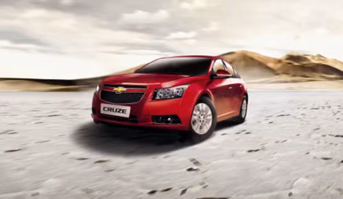Chevrolet Cruze 2014 được bổ sung đầy đủ các thiết bị an toàn và công nghệ hiện đại. Xe có 2 phiên bản là Cruze LS với mức giá 560 triệu đồng và Cruze LTZ với mức giá 672 triệu đồng (đã bao gồm VAT).