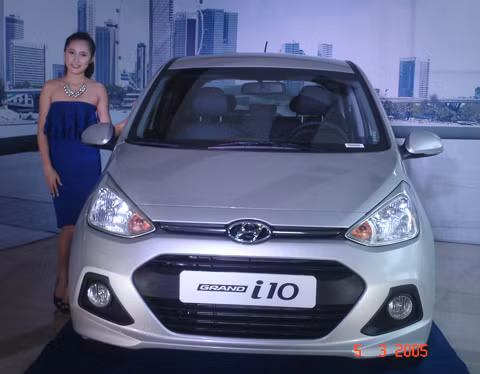 Với chiều dài 3.765mm, Hyundai Grand i10 trở thành mẫu xe dài nhất trong phân khúc. Cùng với chiều rộng 1.660 mm, tăng thêm 65mm so với phiên bản trước đây.