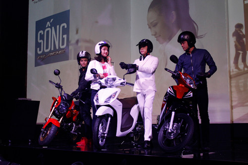 Quang cảnh lễ ra mắt bộ ba sản phẩm xe máy mới sáng 9/10 của Honda.