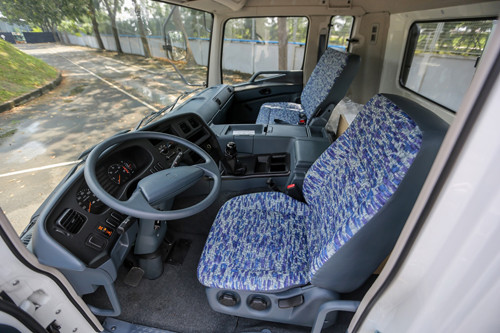 Buồng lái FV 517 làm bằng thép cứng giúp bảo vệ người lái an toàn và được trang bị đầy đủ tiện nghi. Xe FV 517 Tractor có giá 1,799 tỷ đồng.