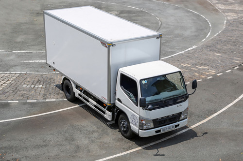 Xe tải nhẹ Fuso Canter 4.7 là một trong những chiếc xe tải nhỏ nhận được tín nhiệm nhiều nhất của khách hàng và doanh nghiệp .