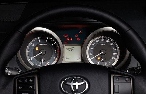 Đồng hồ hiển thị thông số rõ nét.