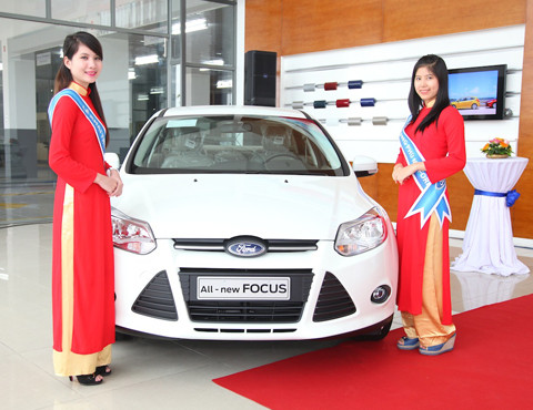 Mẫu xe Ford Focus hoàn toàn mới tiếp tục thu hút khách hàng Việt Nam.