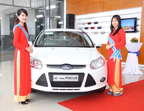 Mẫu xe Ford Focus hoàn toàn mới tiếp tục thu hút khách hàng Việt Nam.